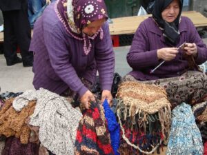 Femei care croșetează și vând în Marele Bazar, Istanbul